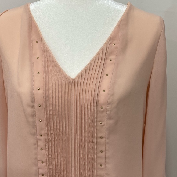 White House Black Market Blush V-Neck Blouse - Picture 3 of 8